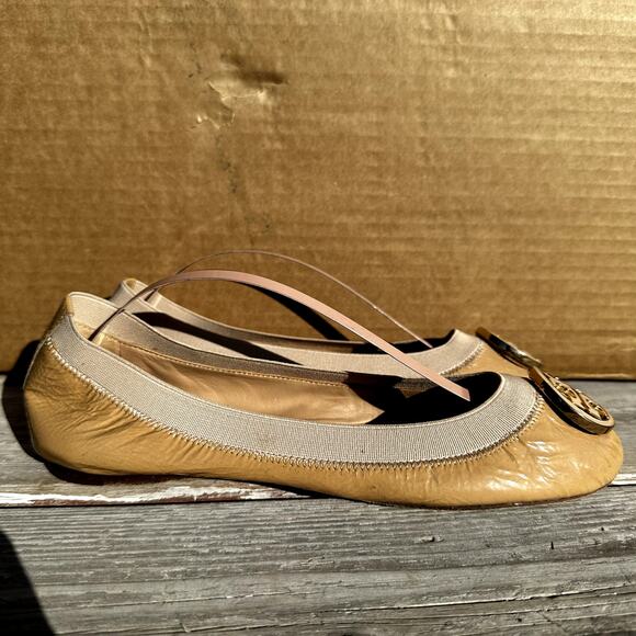 Tory Burch Caroline Patent Leather Medallion Logo Ballet Flats Natural Tan 7.5M - Picture 3 of 6